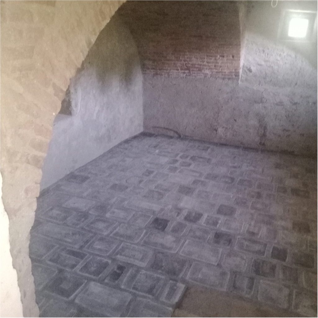 Fig. 10 - Intervento di sabbiatura e posa pietra di Langa